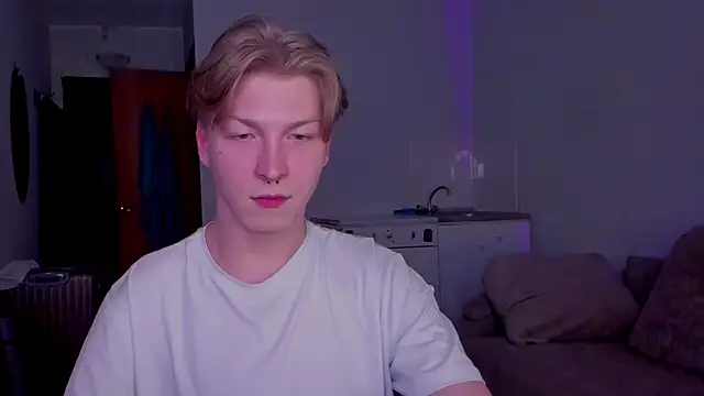 Snapshot of TheMikeSever chatting on November 19, 6:52 pm TheMikeSever online show from November 19, 6:52 pm