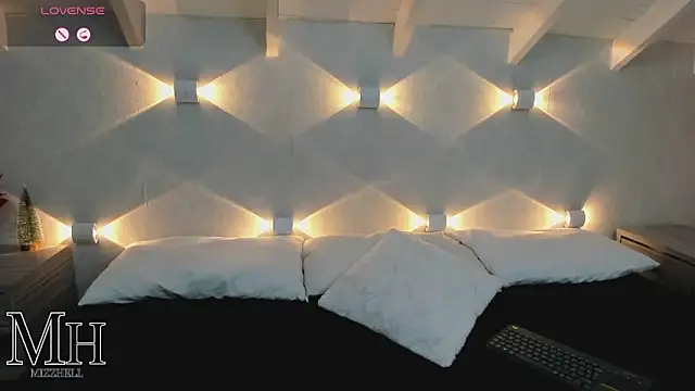 MizzHell online show from December 14, 1:05 pm