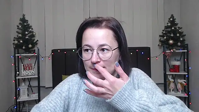 Snapshot of MarieSho chatting on January 3, 1:25 pm MarieSho online show from January 3, 1:25 pm