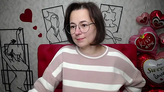 Snapshot of MarieSho chatting on February 17, 1:10 pm MarieSho online show from February 17, 1:10 pm