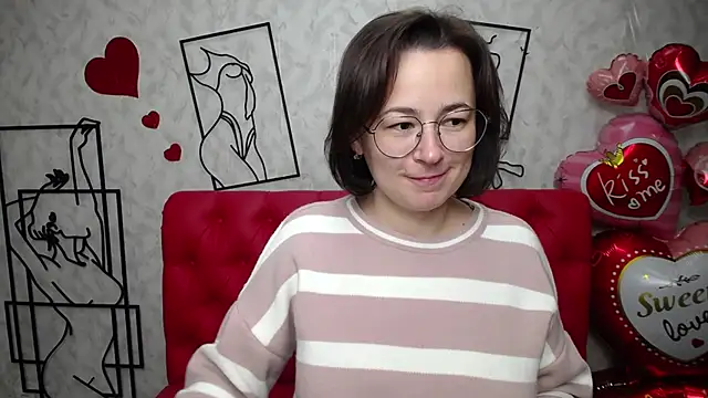 Snapshot of MarieSho chatting on February 18, 5:53 pm MarieSho online show from February 18, 5:53 pm