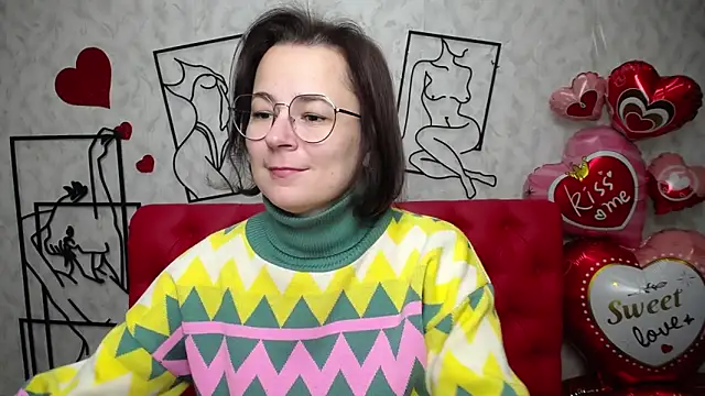 Snapshot of MarieSho chatting on February 24, 1:21 pm MarieSho online show from February 24, 1:21 pm