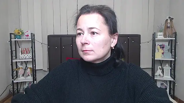 Snapshot of MarieSho chatting on October 15, 6:13 am MarieSho online show from October 15, 6:13 am
