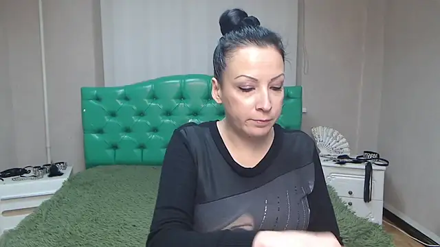 ElizabethSho online show from December 8, 12:18 am