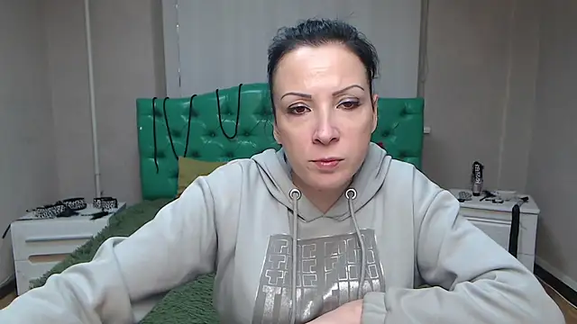 ElizabethSho online show from February 9, 6:05 pm