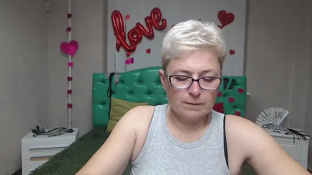 EmiliaGree online show from September 22, 5:04 pm