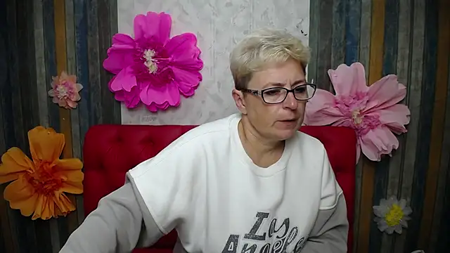 EmiliaGree online show from October 4, 5:33 pm