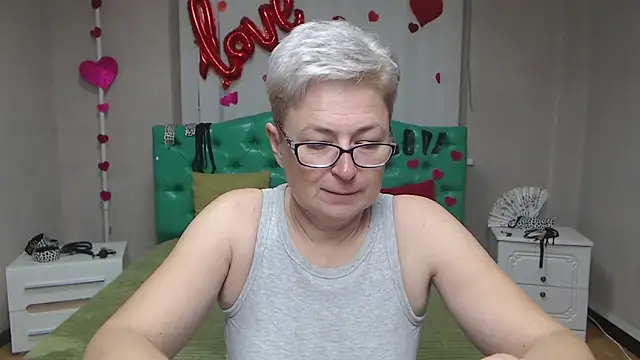 EmiliaGree online show from October 18, 5:10 am