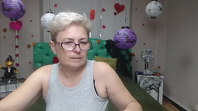 EmiliaGree online show from October 31, 6:09 pm