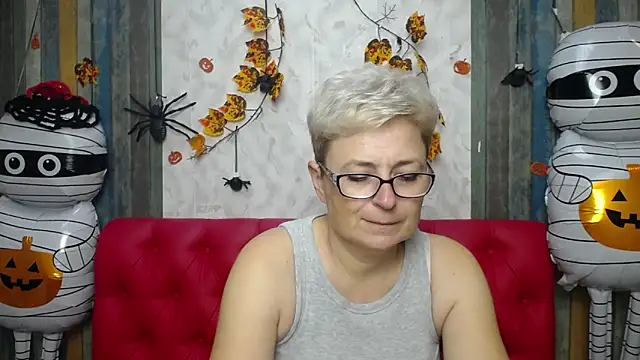 EmiliaGree online show from November 2, 6:10 pm