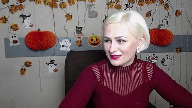 Snapshot of OliviaHorst chatting on November 15, 6:15 pm OliviaHorst online show from November 15, 6:15 pm