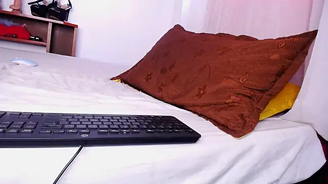 Snapshot of anyaadamss chatting on February 26, 10:31 pm anyaadamss online show from February 26, 10:31 pm