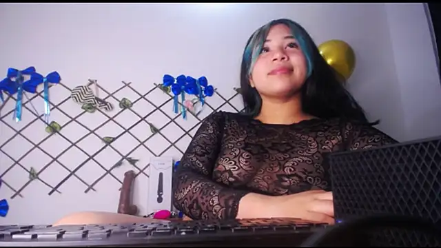 Snapshot of anyaadamss chatting on March 21, 8:39 am anyaadamss online show from March 21, 8:39 am