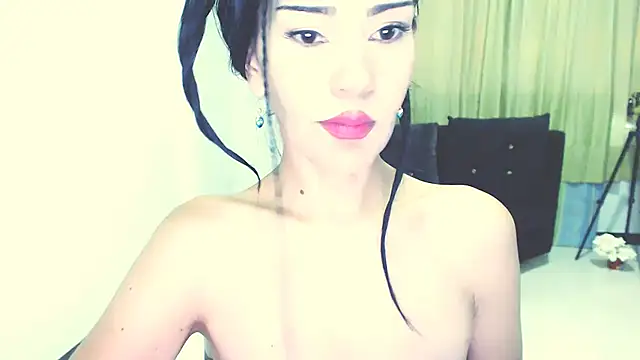 Snapshot of Stephanie520 chatting on February 14, 11:53 am Stephanie520 online show from February 14, 11:53 am