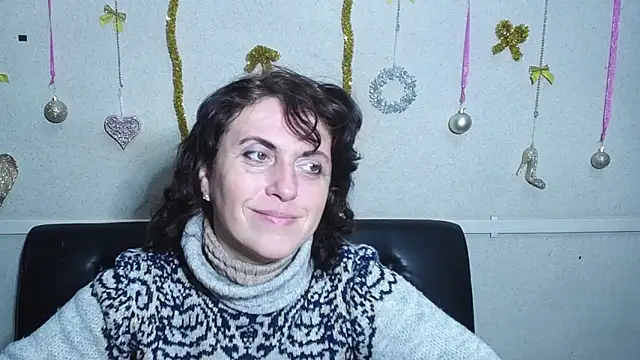 LuciaMii online show from December 29, 6:05 pm