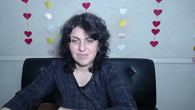 LuciaMii online show from February 5, 9:04 am