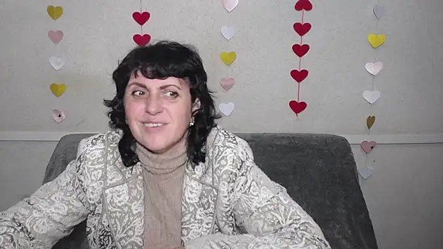 LuciaMii online show from March 12, 6:00 pm