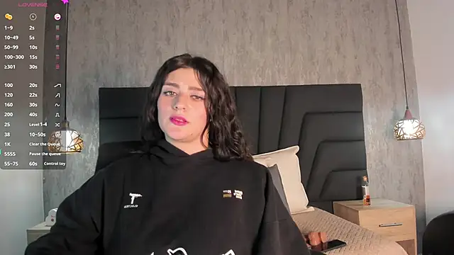 Snapshot of SARA_STONE17 chatting on February 17, 5:53 pm SARA STONE17 online show from February 17, 5:53 pm