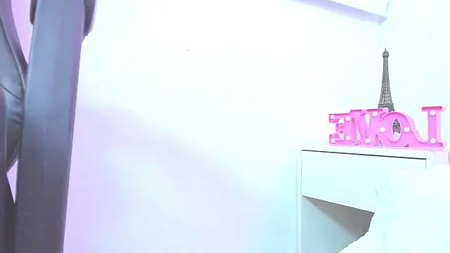 Snapshot of silvana__miller chatting on February 5, 10:22 pm silvana miller online show from February 5, 10:22 pm