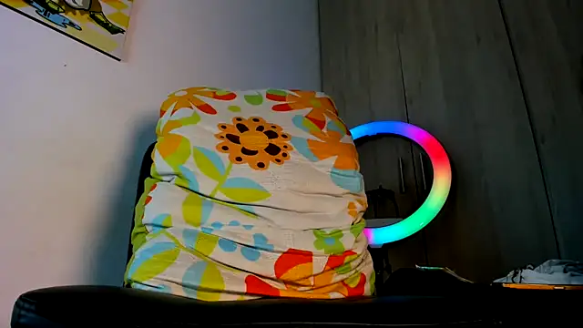 Snapshot of m1tsur1 chatting on October 19, 12:11 am m1tsur1 online show from October 19, 12:11 am