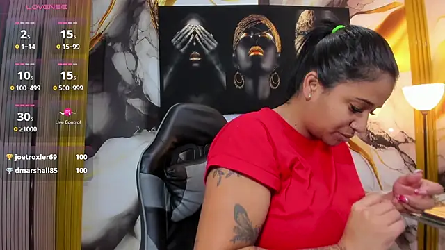 Snapshot of La_indiia chatting on December 4, 12:58 pm La indiia online show from December 4, 12:58 pm