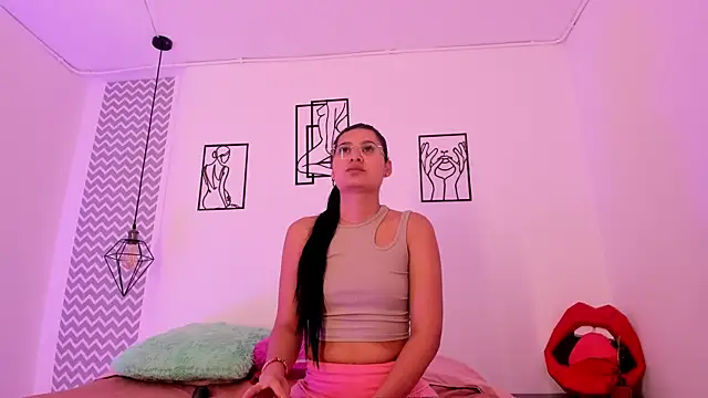 Snapshot of cloehonney chatting on October 26, 1:06 pm cloehonney online show from October 26, 1:06 pm