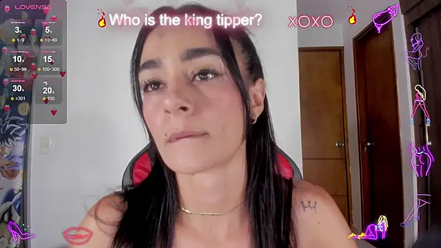 Snapshot of serafelle chatting on February 4, 1:02 am serafelle online show from February 4, 1:02 am