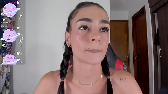 Snapshot of serafelle chatting on February 19, 1:18 am serafelle online show from February 19, 1:18 am