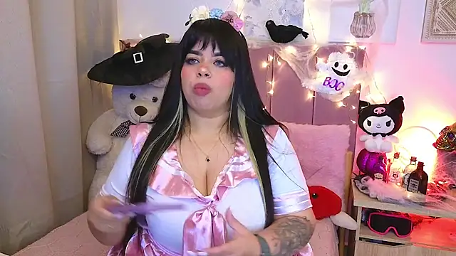 Snapshot of MiahJoness chatting on October 23, 2:44 am MiahJoness online show from October 23, 2:44 am