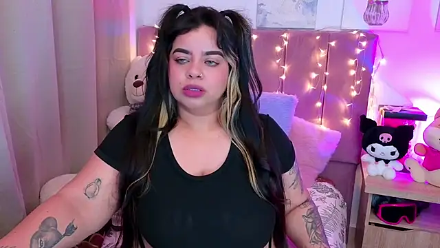 Snapshot of MiahJoness chatting on November 14, 10:40 pm MiahJoness online show from November 14, 10:40 pm