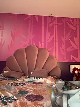 kiim taaylor online show from March 8, 12:09 pm