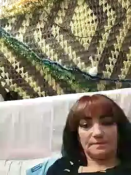 Snapshot of SweetLeila40 chatting on December 29, 3:00 am SweetLeila40 online show from December 29, 3:00 am