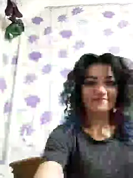Snapshot of SweetLeila40 chatting on February 7, 8:31 pm SweetLeila40 online show from February 7, 8:31 pm