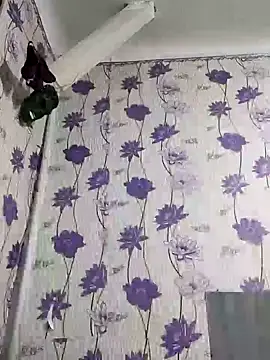 Snapshot of SweetLeila40 chatting on February 8, 4:57 pm SweetLeila40 online show from February 8, 4:57 pm