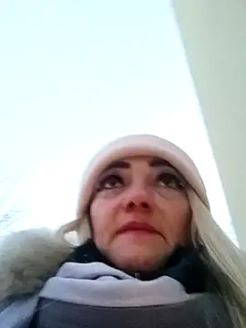 Snapshot of SweetLeila40 chatting on February 21, 4:05 pm SweetLeila40 online show from February 21, 4:05 pm