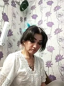 Snapshot of SweetLeila40 chatting on February 24, 7:30 pm SweetLeila40 online show from February 24, 7:30 pm