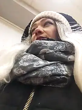 SweetLeila40 online show from March 18, 4:43 pm