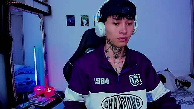 juniior 2311  online show from March 5, 3:52 pm