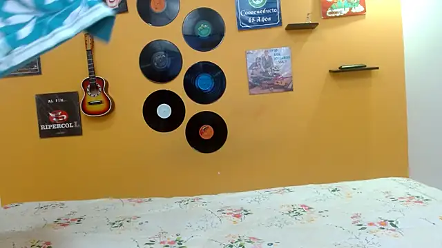 Snapshot of evaleribigtits18 chatting on September 19, 2:07 pm evaleribigtits18 online show from September 19, 2:07 pm