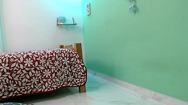 evaleribigtits18 online show from April 3, 1:36 am