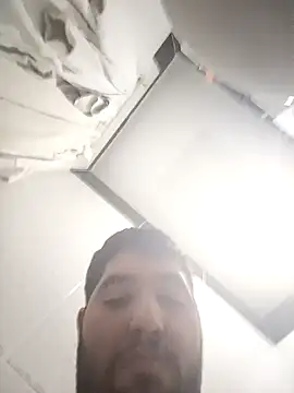 Snapshot of 31cektirenbatuu chatting on December 15, 3:53 pm 31cektirenbatuu online show from December 15, 3:53 pm