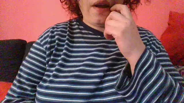 Snapshot of maria38xxx chatting on December 10, 10:06 am maria38xxx online show from December 10, 10:06 am