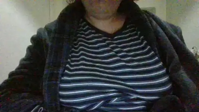 Snapshot of maria38xxx chatting on December 11, 5:53 am maria38xxx online show from December 11, 5:53 am