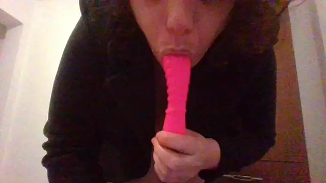 Snapshot of maria38xxx chatting on December 13, 10:19 am maria38xxx online show from December 13, 10:19 am