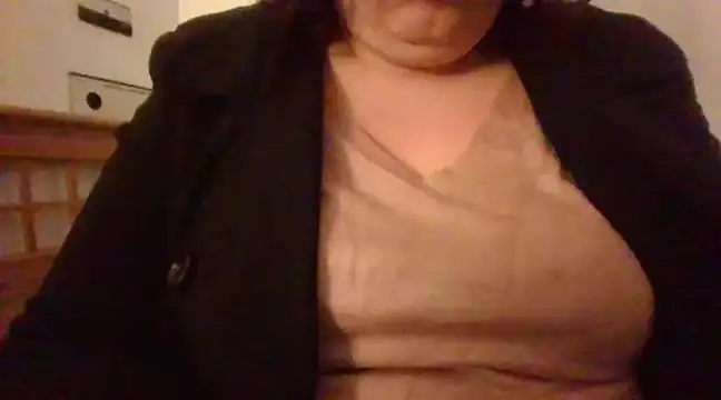 Snapshot of maria38xxx chatting on December 14, 11:34 pm maria38xxx online show from December 14, 11:34 pm