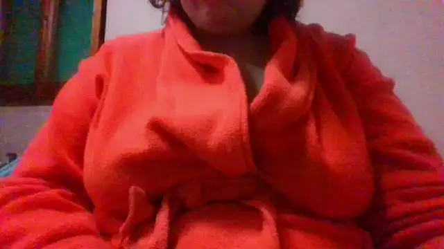 Snapshot of maria38xxx chatting on December 24, 11:22 pm maria38xxx online show from December 24, 11:22 pm