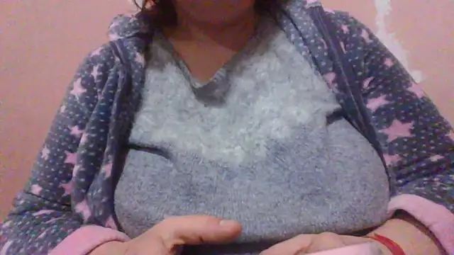 Snapshot of maria38xxx chatting on January 7, 2:42 am maria38xxx online show from January 7, 2:42 am