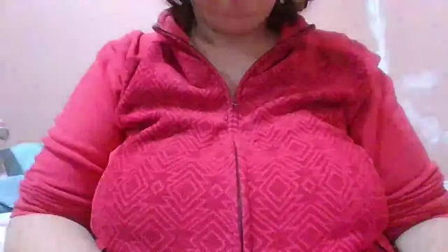 Snapshot of maria38xxx chatting on January 15, 1:23 am maria38xxx online show from January 15, 1:23 am