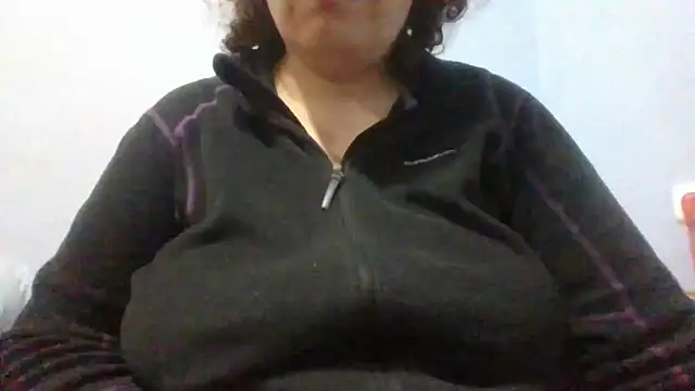 Snapshot of maria38xxx chatting on January 22, 6:10 am maria38xxx online show from January 22, 6:10 am