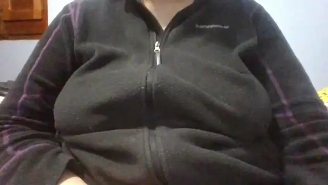 Snapshot of maria38xxx chatting on January 24, 3:43 am maria38xxx online show from January 24, 3:43 am